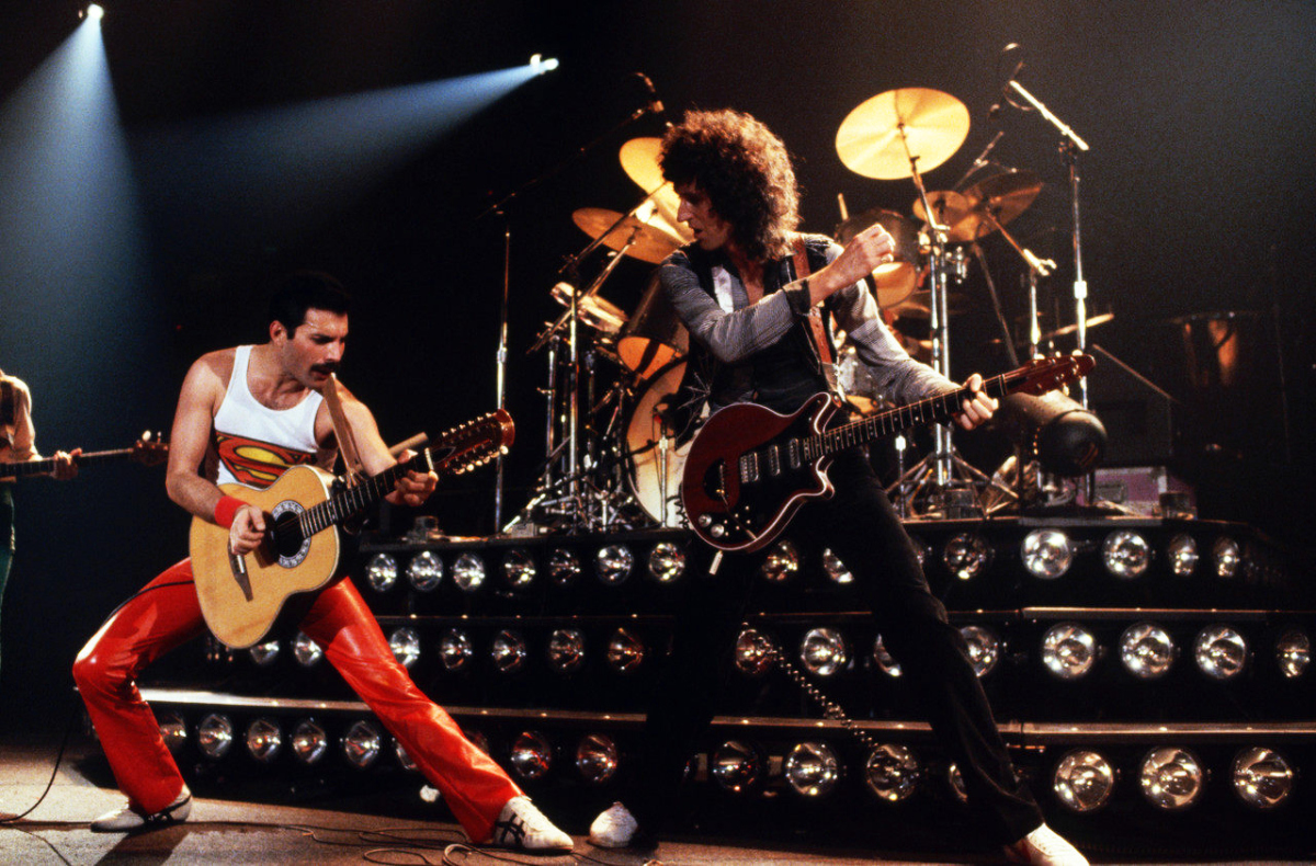 A live shot of Queen live in 1980. 
