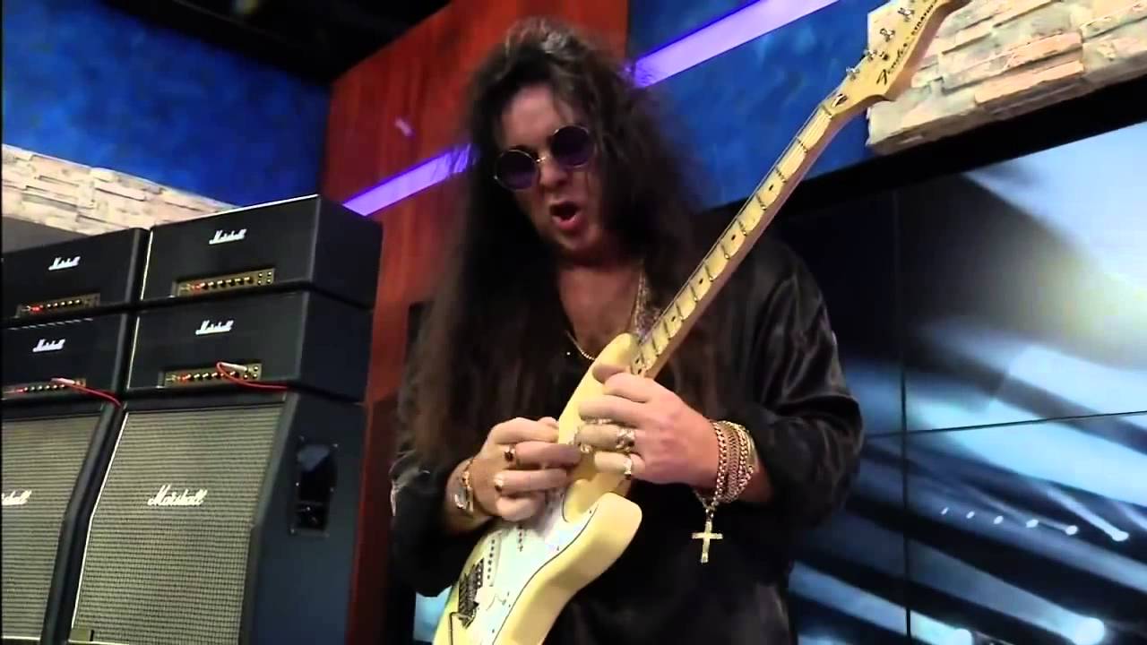 Yngwie Malmsteen Rocking out live